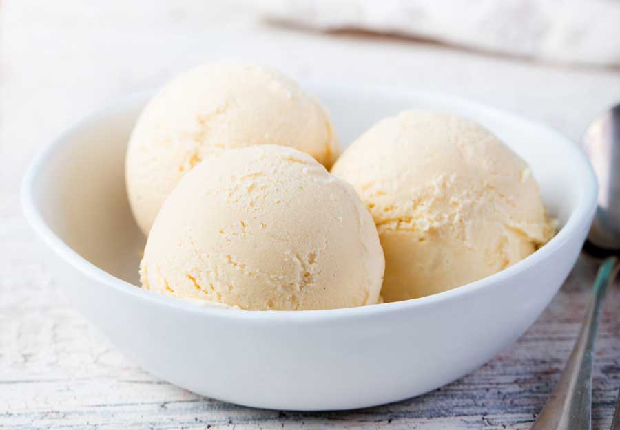 Vanille-ijs op custardbasis